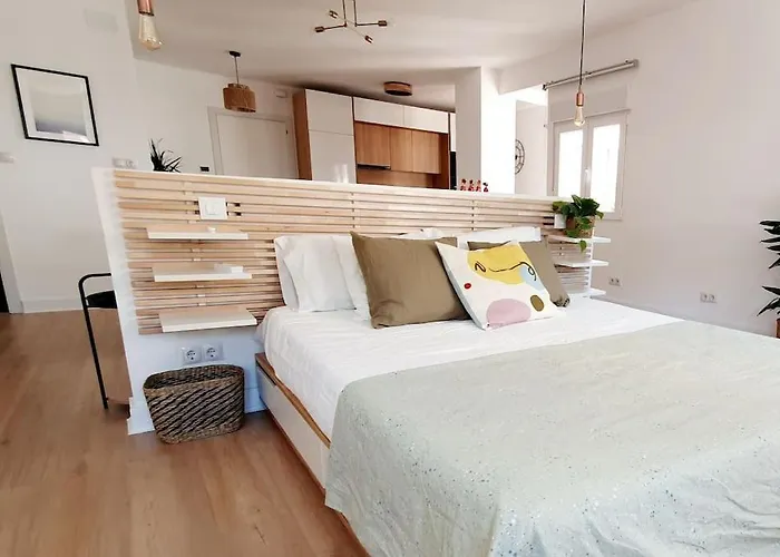 Spacious Loft, Parking Free M Malaga
