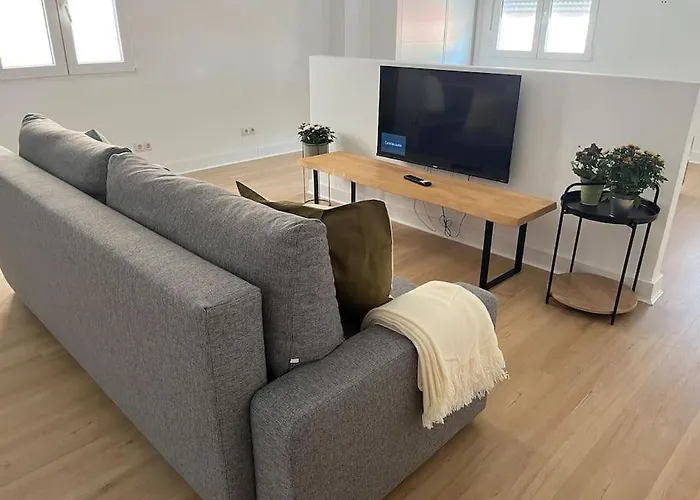 Spacious Loft, Parking Free M Malaga